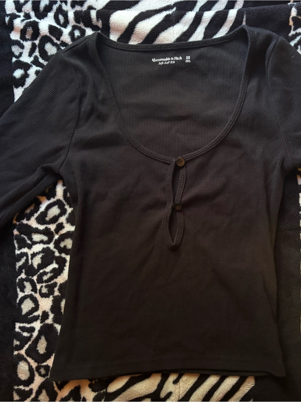 Abercrombie & Fitch Key-Hole Cut Out Top in Black